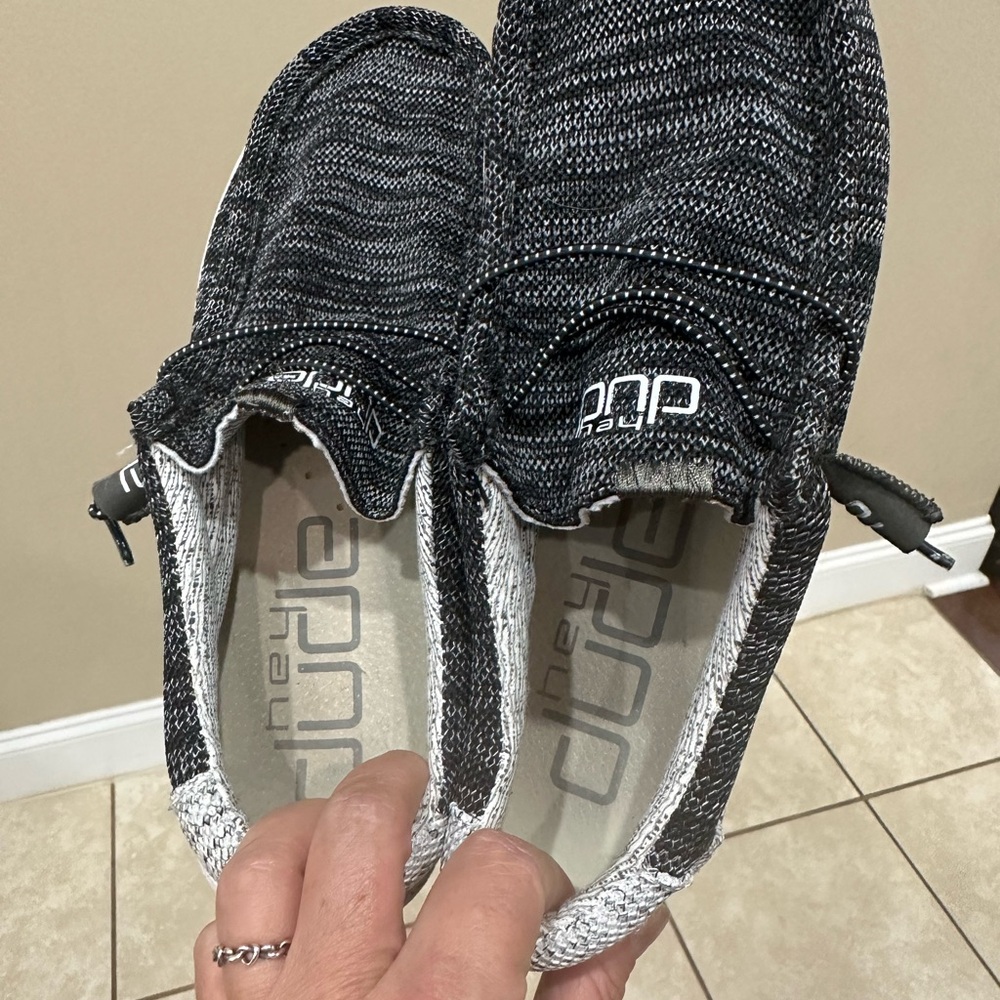 Hey Dudes-mens size 9 almost brand new